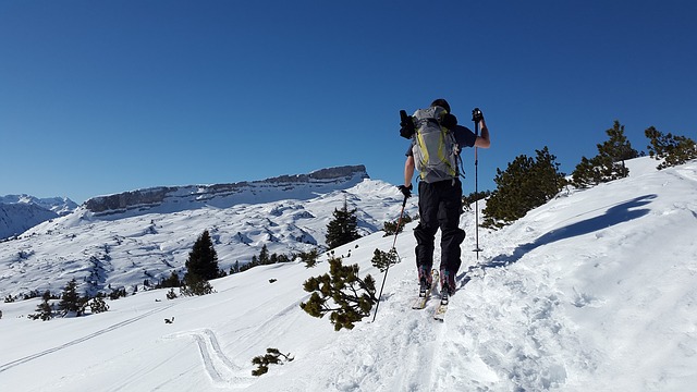 Hobbys für den Winter Skitourengehen